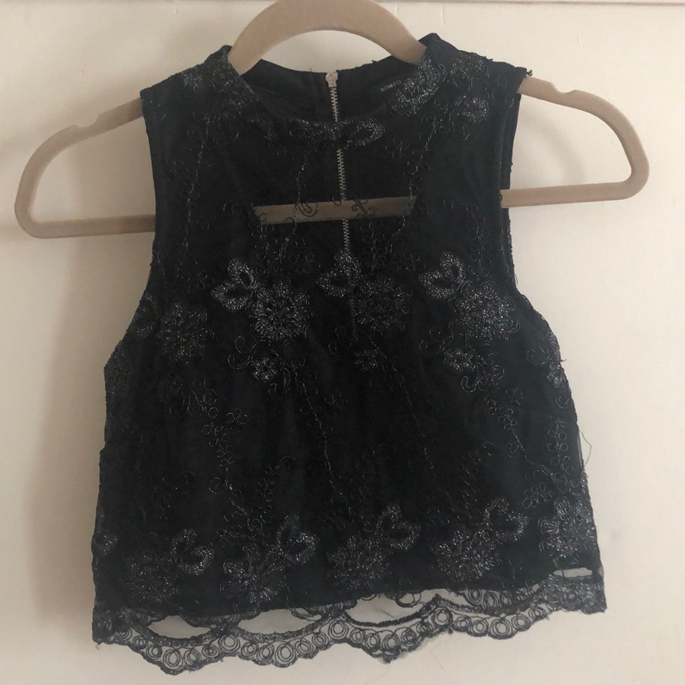 Floral detailed crop top